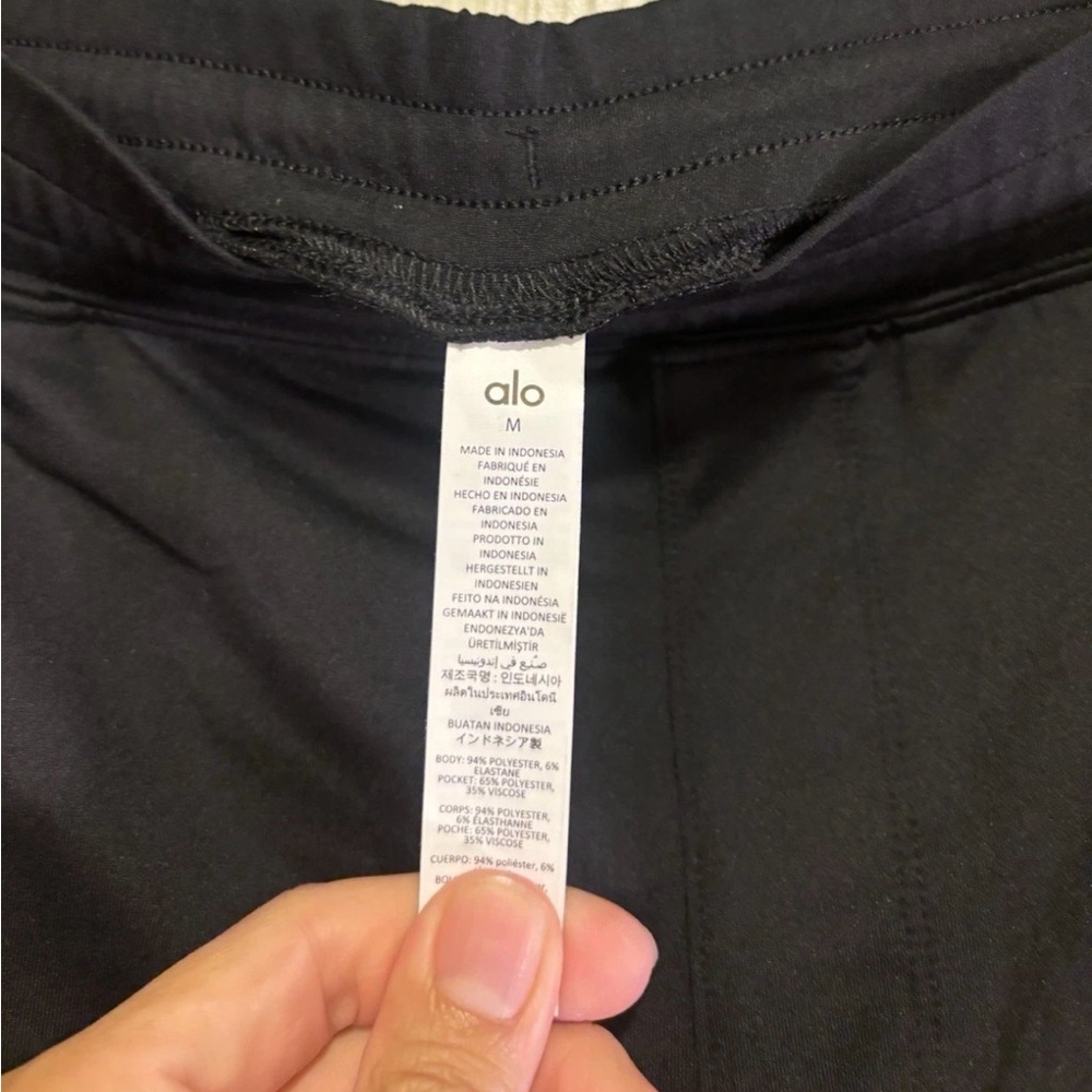 ALO Yoga Men’s “Conquer React Performance” Short 7” Inseam (M) *BESTSELLER* - Picture 9 of 10